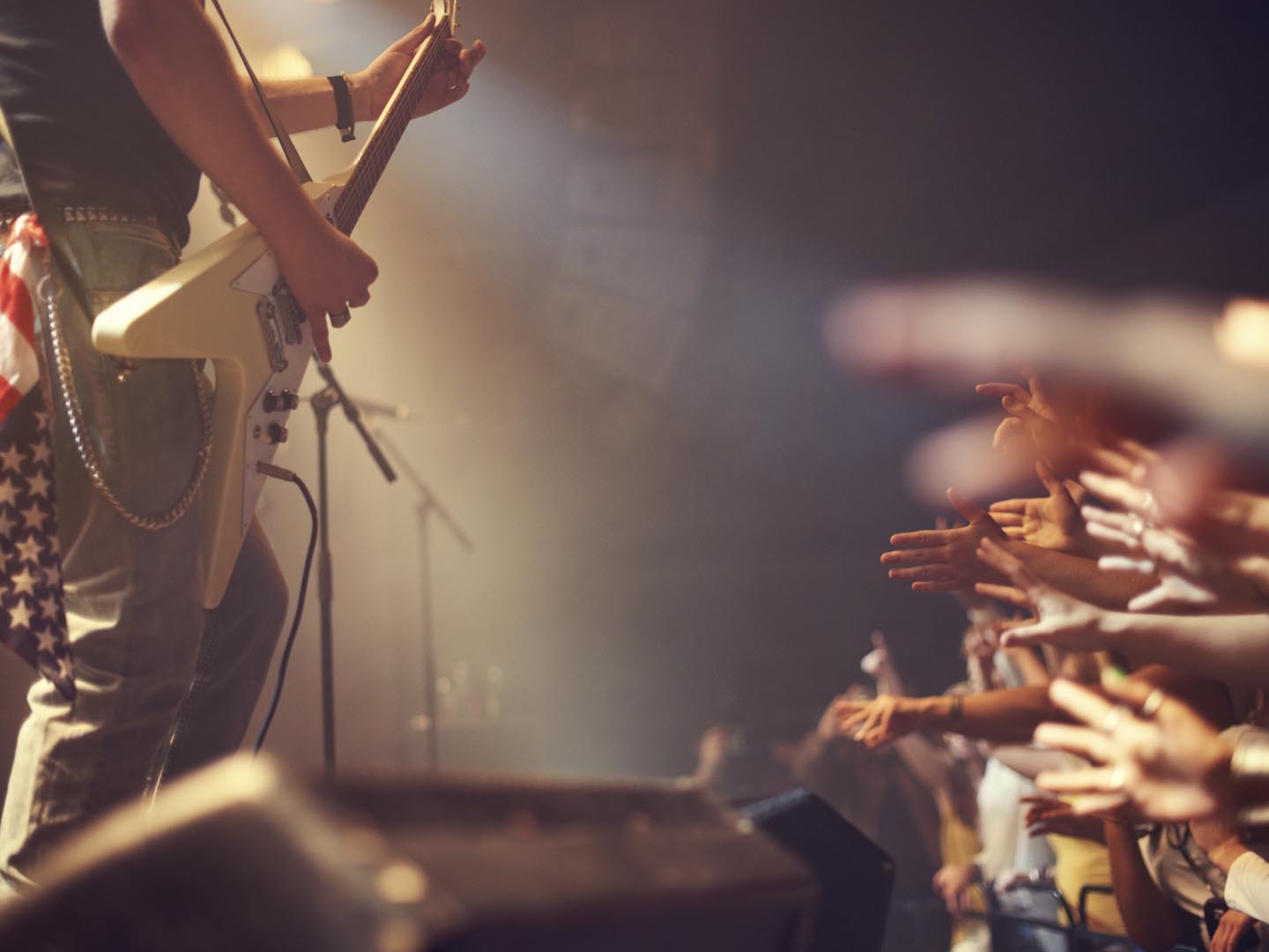 A talented guitarist rocking out on stagehttp://195.154.178.81/DATA/i_collage/pi/shoots/782608.jpg