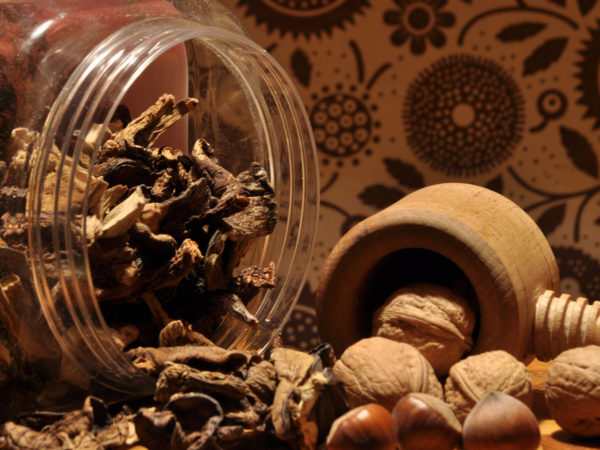 Are Nuts Good For Memory? | Aging Gracefully | Andrew Weil, M.D.